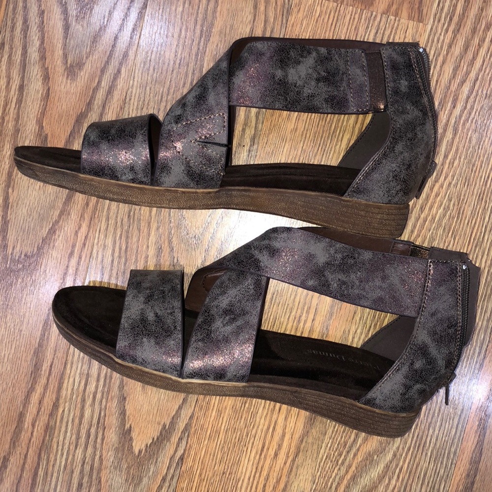 Brand new Pierre Dumas sandals 9